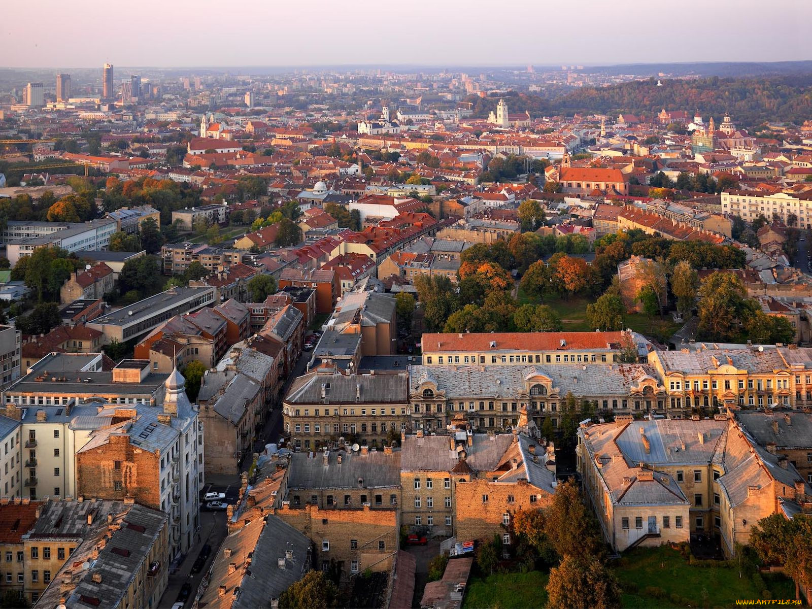 Какая столица у литвы. Литва столица Вильнюс. Литва столица Вильнюс старый город. Каунас столица Литвы. Литва город Каунас лес.